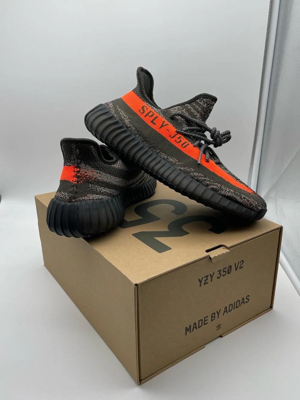 Adidas Yeezy Boost 350 V2 Carbon Beluga 2023